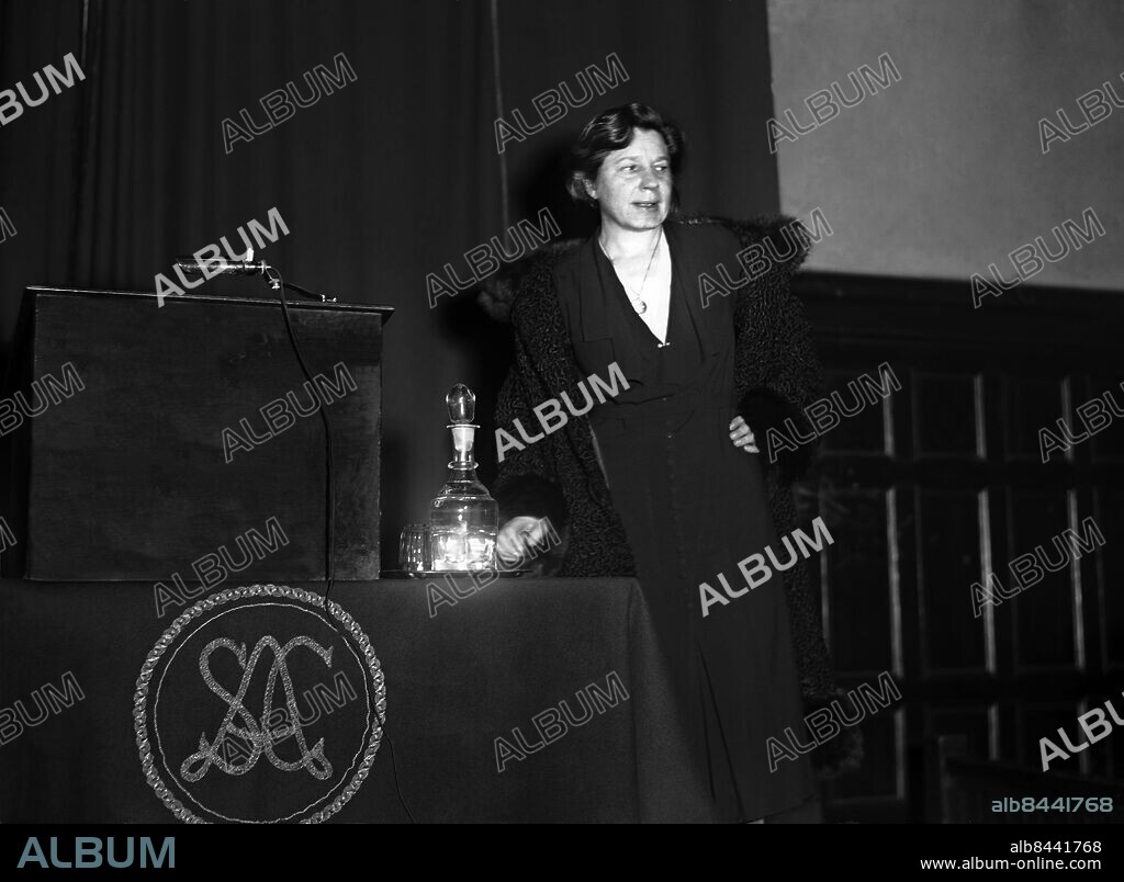 ARKIV 1931 . Elin Wägner (1882-1949), journalist och författare, aktiv i rösträttsfrågan och internationellt hjälparbete. Invaldes som andra kvinna i Svenska Akademien 1944. 1941 utkom hon med "Väckarklocka", en varningsskrift om hotande miljöförstöring. Den kritiserades hårt och först vid den andra upplagans utgivning 1978 var läsarna mogna att ta den till sig. Då uppfattades den som närmast profetisk. Hon hade varit långt före sin tid.. Eli Wägner, Swedish writer an a fighter for womens liberation.. Foto: TT / Kod 1900.