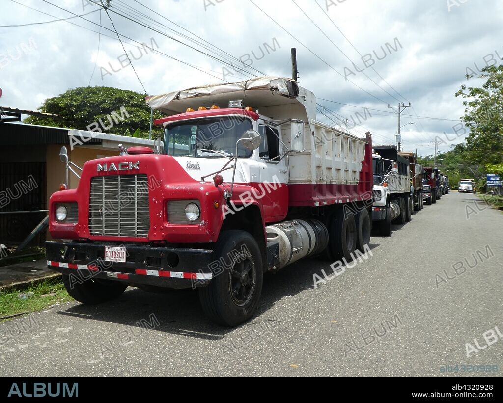 Mack Truck at a truck stop in Costa Rica 2018.