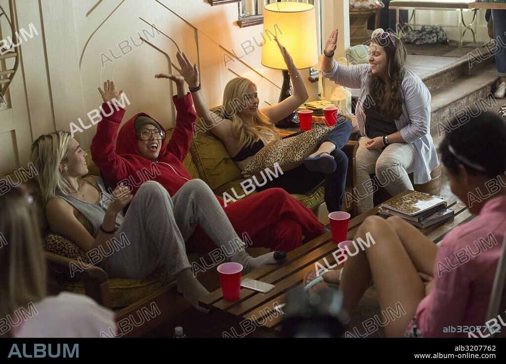 BEANIE FELDSTEIN, CHLOE GRACE MORETZ and KIERSEY CLEMONS in NEIGHBORS 2: SORORITY RISING, 2016, directed by NICHOLAS STOLLER. Copyright GOOD UNIVERSE/POINT GREY PICTURE.