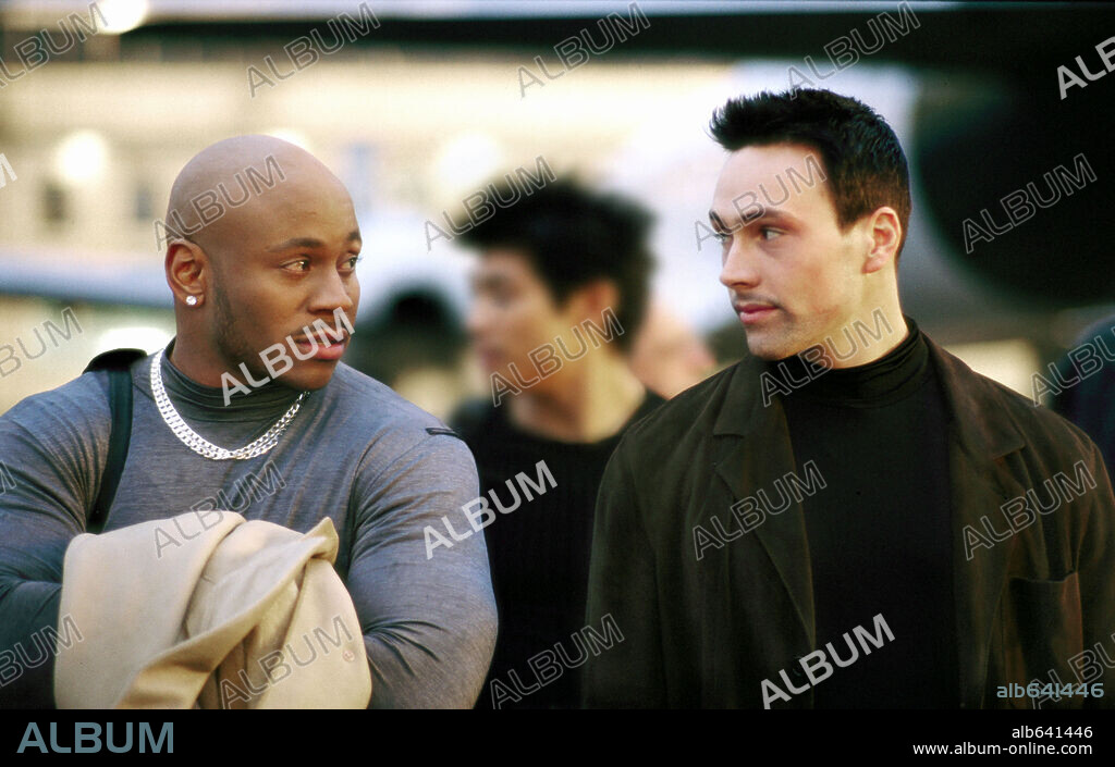CHRIS KLEIN and LL COOL J in ROLLERBALL, 2002, directed by JOHN MCTIERNAN. Copyright METRO GOLDWYN MAYER / DORY, ATTILA.