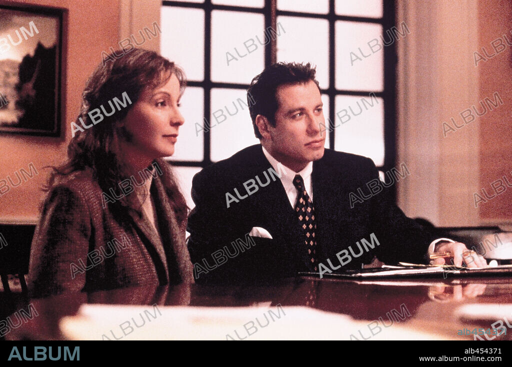 JOHN TRAVOLTA y KATHLEEN QUINLAN en CIVIL ACTION, A-ACCION CIVIL, 1998 (A CIVIL ACTION), dirigida por STEVEN ZAILLIAN. Copyright PARAMOUNT PICTURES.
