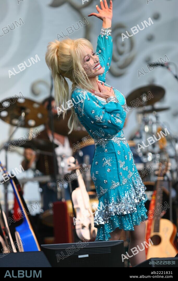 Dolly Parton plays the Blue Grass Festival in San Francisco, USA, 03/10/2005.