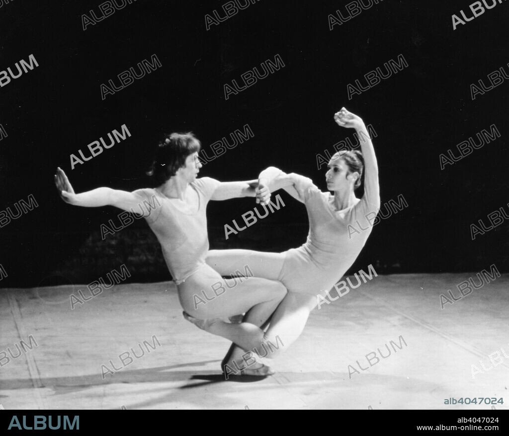 Rudolf Nureyev (1938-1993), Russian ballet dancer. Rudolph Nureyev and Deanna Bergsma in 'I am a Dancer'.