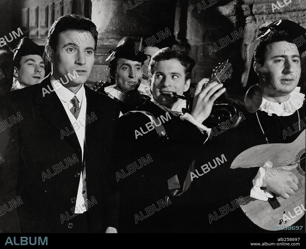 ARTURO FERNANDEZ en LA CASA DE LA TROYA, 1959, dirigida por RAFAEL GIL. Copyright CORAL P.C.