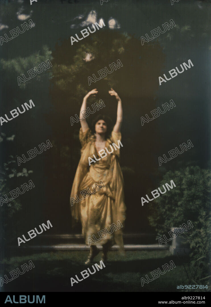 ARNOLD GENTHE. Juliet Barrett Rublee as Tacita the dryad, a character in Percy MacKaye's play Sanctuary: A Bird Masque, in rehearsal for first performance at the Meriden Bird Club sanctuary dedication in New Hampshire, 1913 Sept.