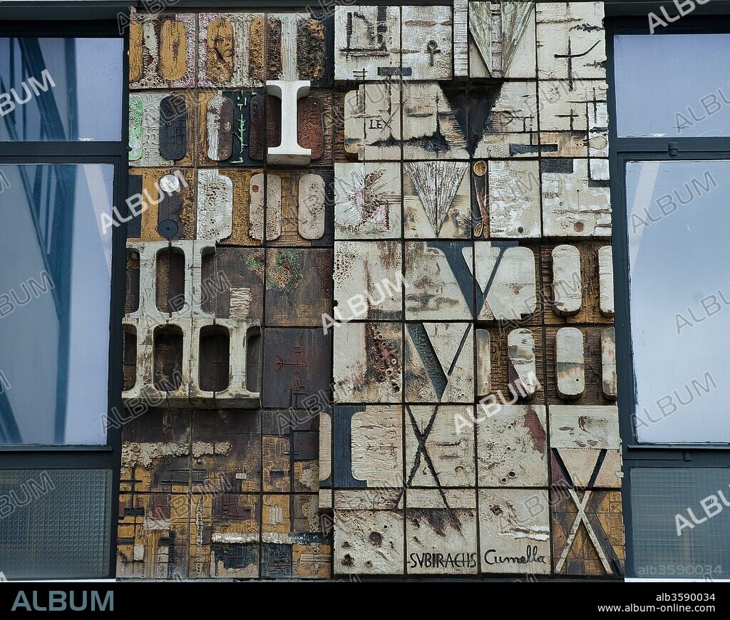JOSEP MARÍA SUBIRACHS I SITJAR and ANTONI CUMELLA I SERRET. Josep Subirach; Antoni Cumella / "The Ten Commandments", 1957-1958, Decorative ceiling with relief and polychrome, Faculty of Law, Barcelona, Barcelona, Catalonia, Spain.