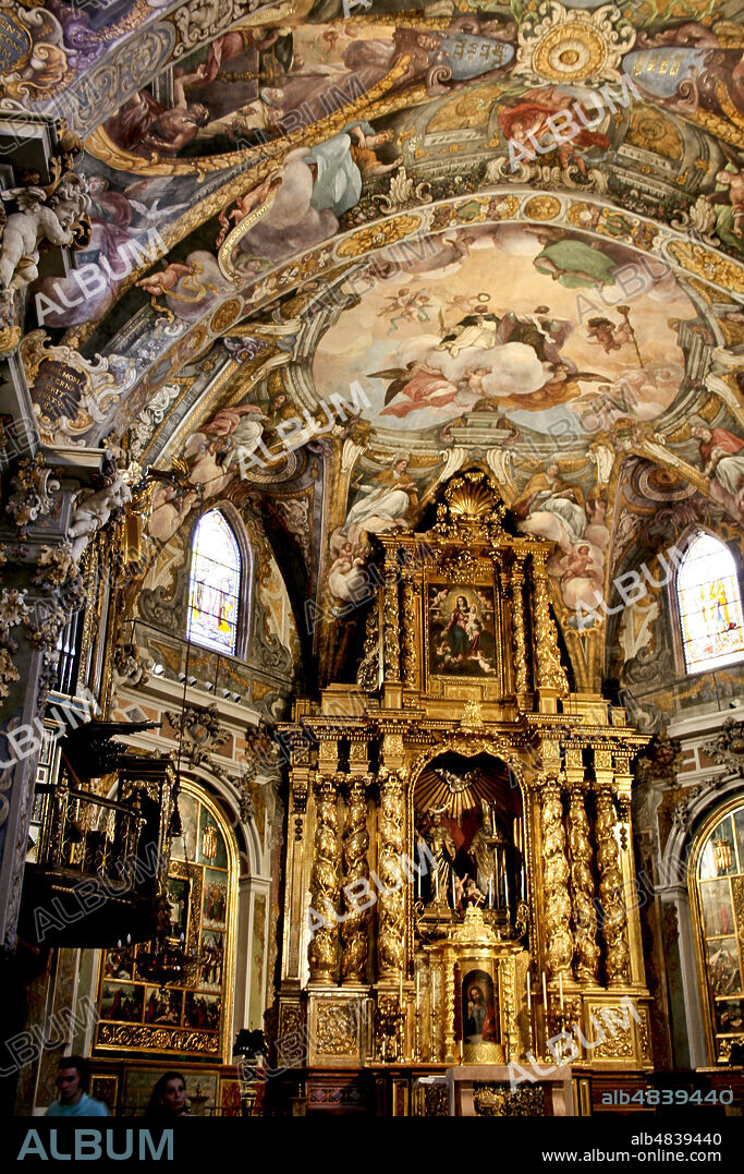 València, Comunidad Valenciana, Spain. San Nicolás de Bari and San Pedro Mártir is a Valencian Gothic style, Roman Catholic parish church located in Valencia (Spain). The dome ceiling and the altar.