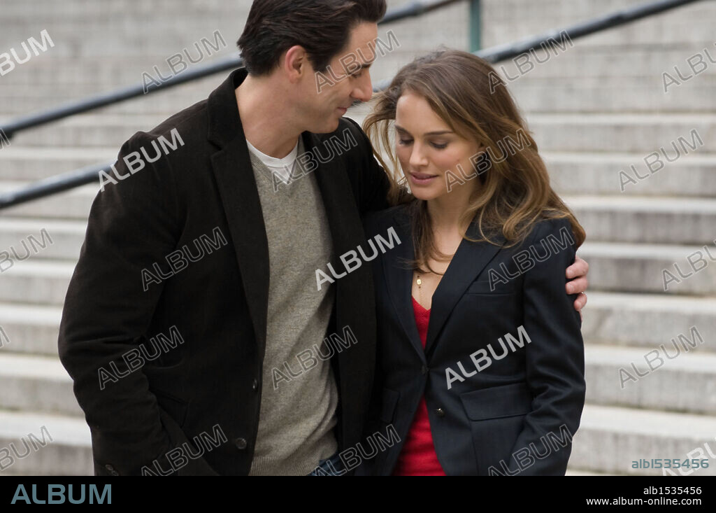 NATALIE PORTMAN y SCOTT COHEN en EL AMOR Y OTRAS COSAS IMPOSIBLES, 2009 (LOVE AND OTHER IMPOSSIBLE PURSUITS), dirigida por DON ROOS. Copyright INCENTIVE FILMED ENTERTAINMENT.