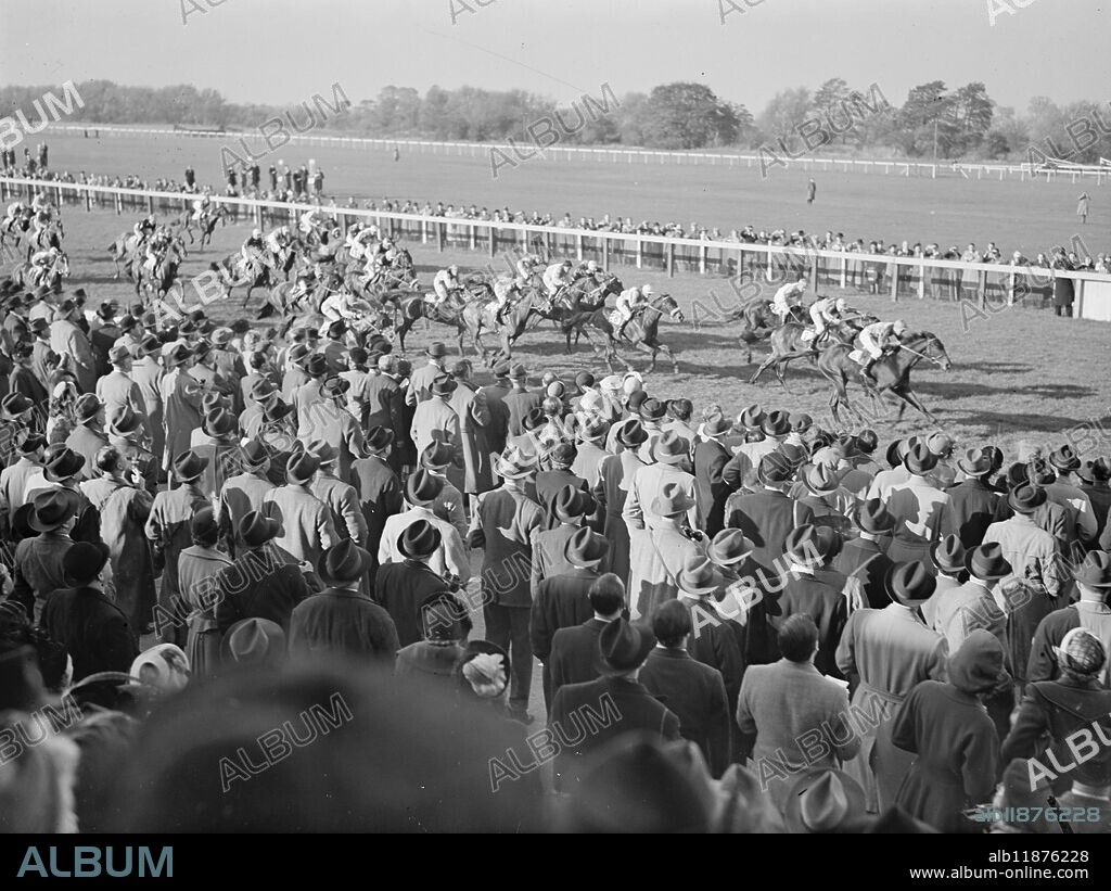 SUNSHINE ON THE COURSE. RACING AT WINDSOR. Crowds at Windsor were surprisingly favoured with lovely sunshine as they watched the day's racing -a pleasant change from the murky weather of the last few days . PICTURE SHOWS:- The fish of. The Russell Selling Nursery Handicap Stakes at Windsor with DELIVER , ( J . Marshall , up ) (No. 8) winning on the rails , FAIR SELLER ridden by D.Buckle was second , with LARGESSE (Gdn . Richards) third . 6 November 1948.