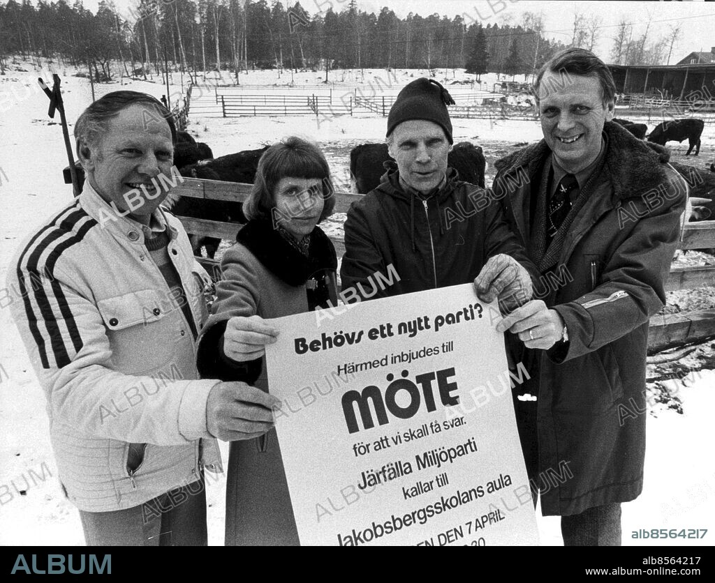 ©SCANPIX SWEDEN, 1976-12-03.. Miljöpartiet firar 20-årsjubliluem.. Bilden: - Ett måttligare, sundare och mänskligare Järfälla, kräver (fr.v.) Torsten och Siv Nilsson, Bertil Liljehöök och Lars Ringdahl. De vill nu starta Järfälla miljöparti.. Foto: Lennart Nygren/SCANPIX. Code: 30132.