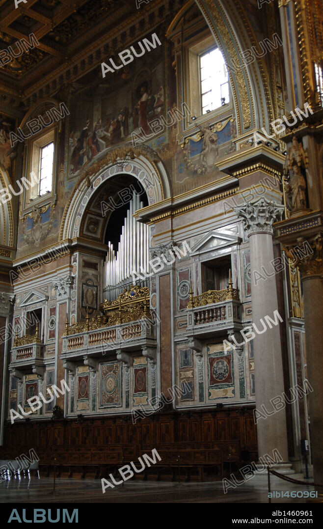 ARTE BARROCO. ITALIA. ARCHIBASILICA DE SAN JUAN DE LETRAN (San Giovanni Laterano). Vista del interior, reconstruído por Francesco Borromini entre 1646 y 1649. ROMA.