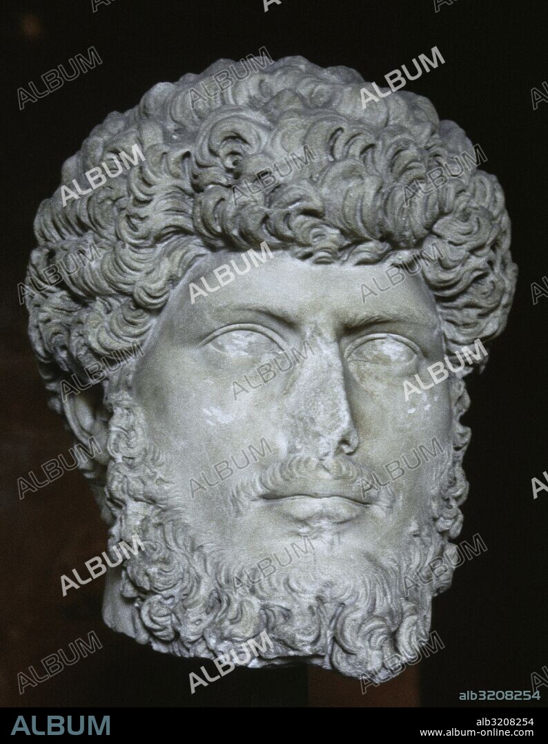LUCIO AURELIO VERO AUGUSTO (Lucius Aurelius Verus Augustus). Emperador romano (161-169), hijo de Lucio Celonio Cómodo. Fue adoptado por el emperador Antonio Pio (138), a la muerte del cual fue asociado al poder por Marco Aurelio. Busto en mármol del emperador que data de finales del siglo II d. C. Procede de Markouna (Argelia). Museo del Louvre. París. Francia.