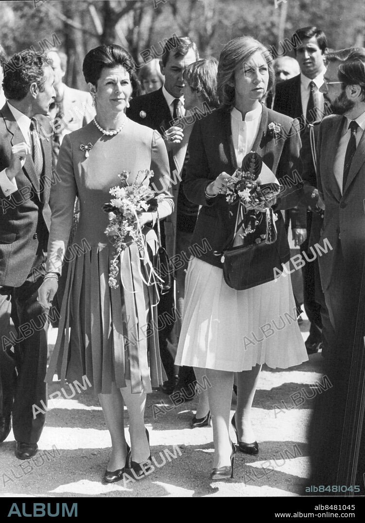 MADRID 1983-03-23. Drottning Silvia och drottning Sofia under kungaparets statsbesök i Spanien 1983. Foto: Stefan Lindblom / TT / kod 20360.