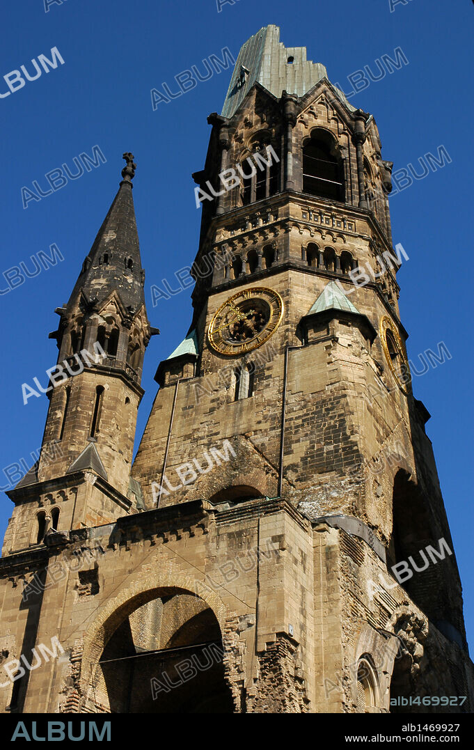 ALEMANIA. BERLIN. KAISER WILHELM GEDACHTNISKIRCHE (IGLESIA MEMORIAL DEL KAISER GUILLERMO) (1891-1895). S. XIX. Construída por el arquitecto alemán Franz Heinrich Schwechten (1841-1924). Fue bombardeada durante la II Guerra Mundial; actualmente se conserva la torre en ruinas.