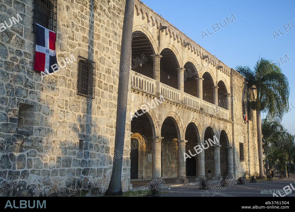 Plaza Espana, Alcazar de Colon, Colonial Zone, UNESCO World Heritage Site, Santo Domingo, Dominican Republic, West Indies, Caribbean, Central America.