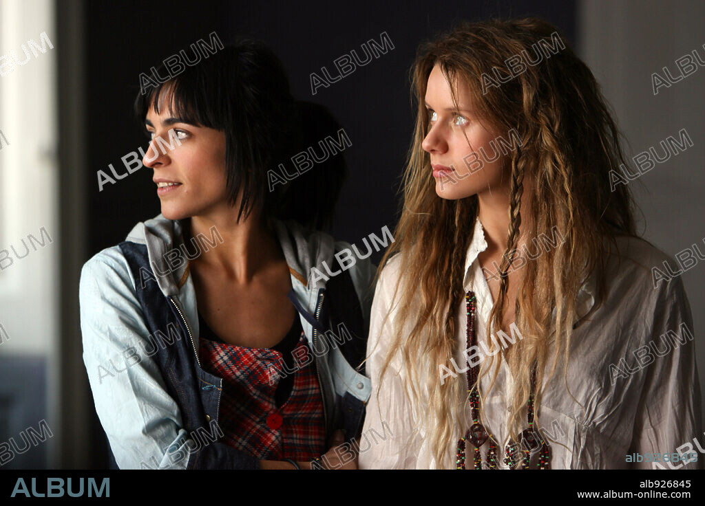 BEBE and MANUELA VELLES in CHAOTIC ANA, 2007 (CAÓTICA ANA), directed by JULIO MEDEM. Copyright ALICIA PRODUCE / LOPEZ CALVIN, DIEGO.