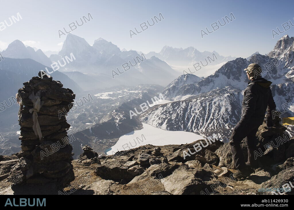 View of Cholatse, 6440m, from Gokyo Ri, 5483m, Gokyo, Solu Khumbu Everest Region, Sagarmatha National Park, Himalayas, Nepal, Asia.