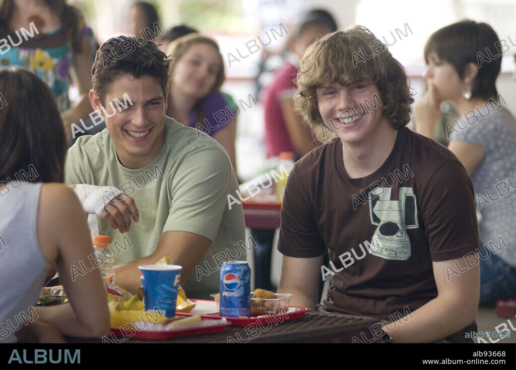 EVAN PETERS and SEAN FARIS in NEVER BACK DOWN, 2008, directed by JEFF WADLOW. Copyright SUMMIT ENTERTAINMENT/MANDALAY PICTURES/BMP FILMS/ / PAGE, GENE.