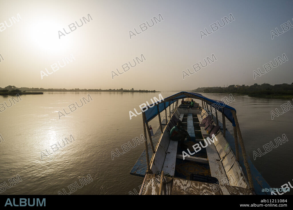 Local pirogue, River Niger, Niamey, Niger, Africa.