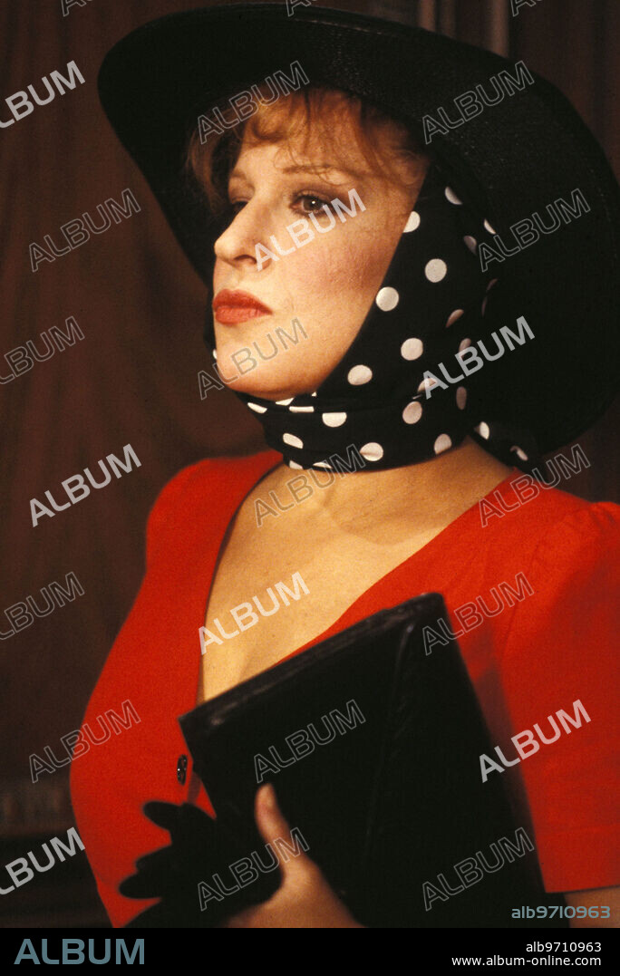 BETTE MIDLER en ENSALADA DE GEMELAS, 1988 (BIG BUSINESS), dirigida por JIM ABRAHAMS. Copyright TOUCHSTONE/DISNEY.