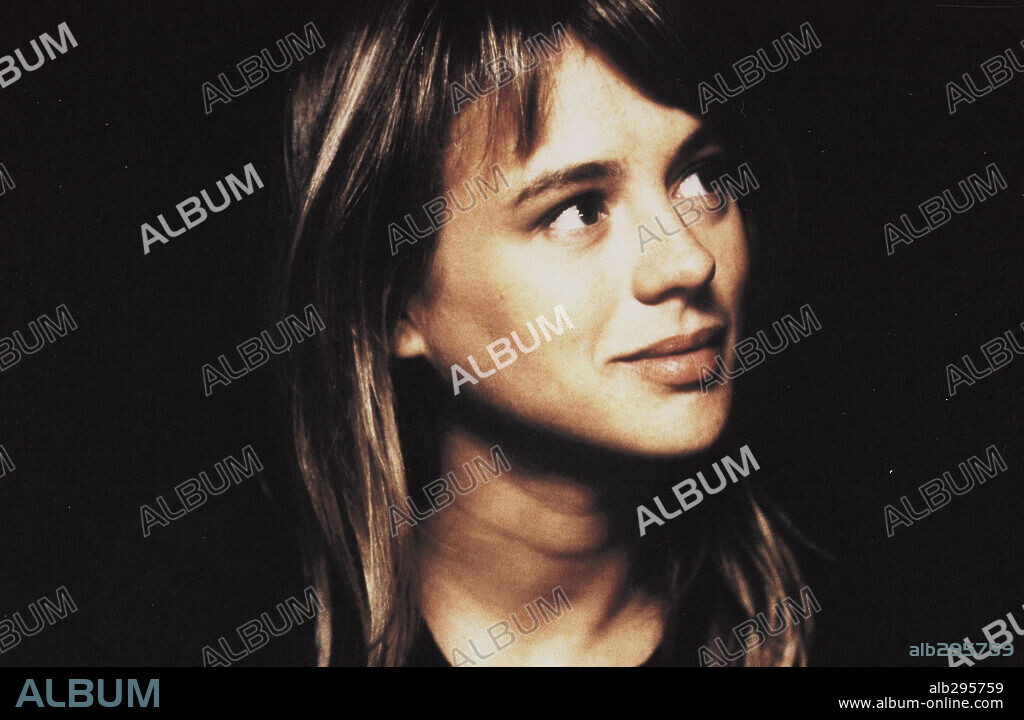 EMMA SUAREZ in THE RED SQUIRREL, 1993 (LA ARDILLA ROJA), directed by JULIO MEDEM. Copyright SOGETEL.
