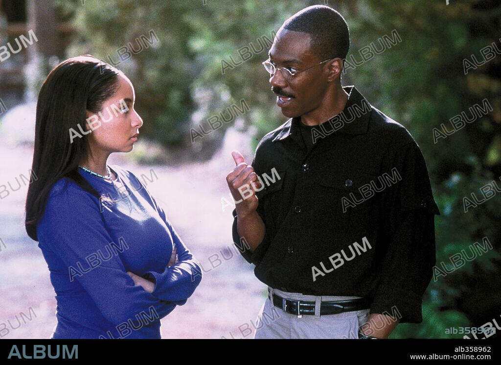 EDDIE MURPHY and RAVEN-SYMONÉ in DR. DOLITTLE 2, 2001, directed by STEVE CARR. Copyright 20TH CENTURY FOX / MC BROOM, BRUCE.