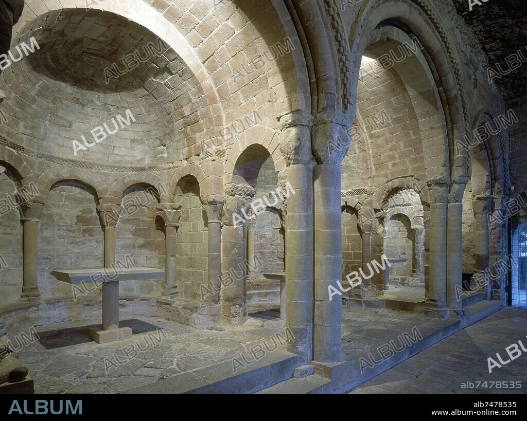 DETALLE DE LOS ABSIDES DE LA IGLESIA ALTA O DE SAN JUAN - ARQUITECTURA ROMANICA - SIGLO XI.