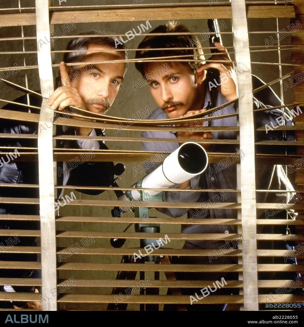EMILIO ESTEVEZ and RICHARD DREYFUSS in STAKEOUT, 1987, directed by JOHN BADHAM. Copyright TOUCHSTONE PICTURES.