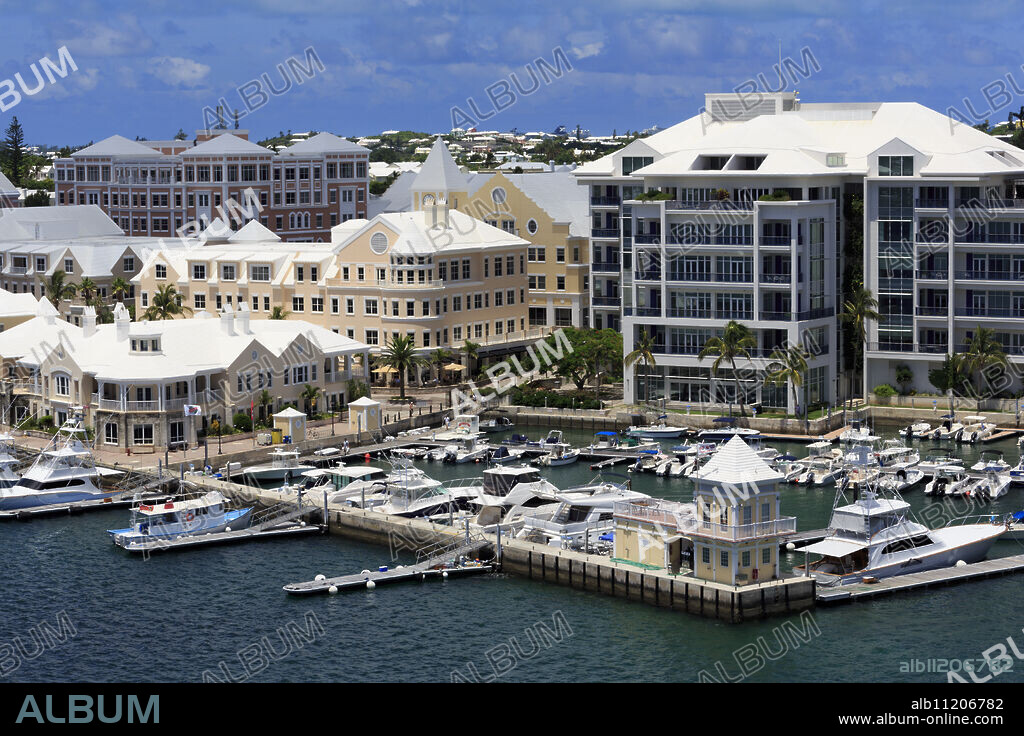 Waterfront on Pitt's Bay, Hamilton City, Pembroke Parish, Bermuda, Atlantic, Central America.