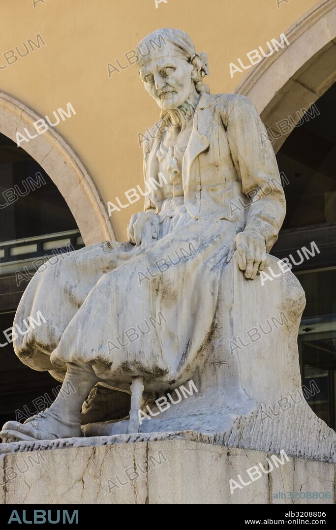 "el darrer vestit a l’ample " , payes vestido a la manera tradicional, 1951, Tomàs Vila , mercado del Olivar,Palma, Mallorca, balearic islands, spain, europe.
