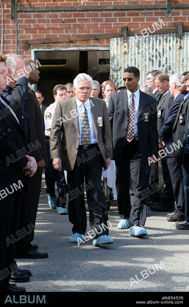 COREY REYNOLDS and G. W. BAILEY in THE CLOSER, 2005 (CLOSER, THE-TV). Copyright WARNER BROS. PICTURES / BAER, CARIN.