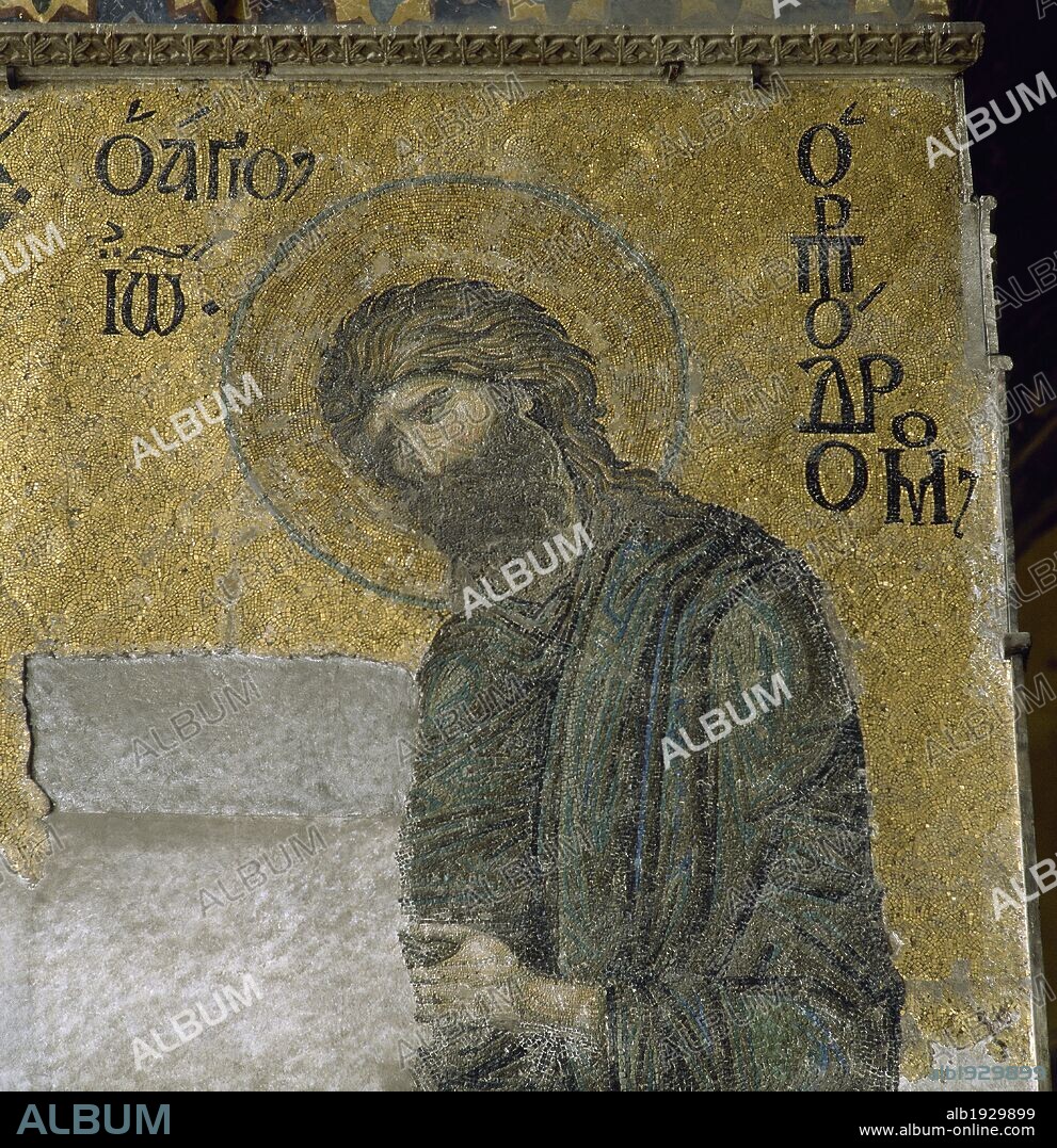 ARTE BIZANTINO. TURQUIA. Mosaico de una DEESIS del siglo XII, de la que no quedan más que algunos fragmentos, entre los cuales figuran los rostros de la Virgen, Jesús y San Juan Bautista. Detalle de SAN JUAN BAUTISTA. Localizado en el nicho central de la galería meridional de la BASILICA DE SANTA SOFIA. ESTAMBUL. Turquía.