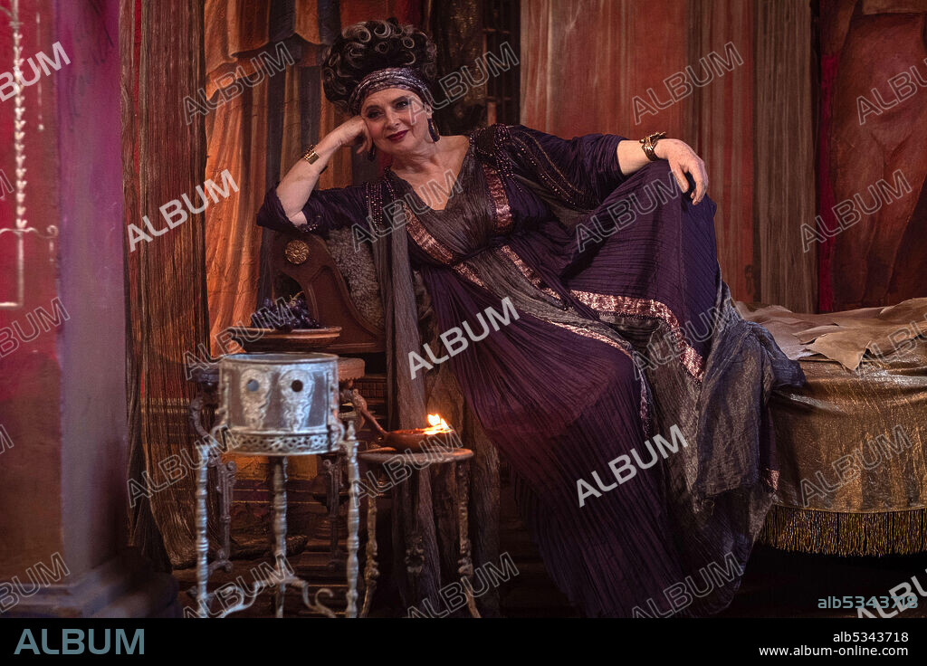 ISABELLA ROSSELLINI en DOMINA, 2021, dirigida por CLAIRE MCCARTHY y DAVID EVANS. Copyright CATTLEYA.