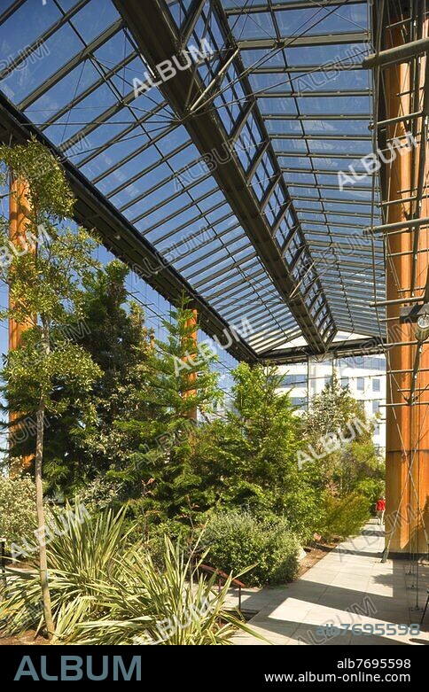Der Parc André Citroën ist eine Parkanlage in Paris. Auf einer Fläche von 14 ha wurde der Park 1992 im Herzen des 15. Arrondissements auf dem Gelände der ehemaligen Citroën-Automobilfabrik im Stil der Postmoderne von den Landschaftsgärtnern Gilles Clément und Alain Provost und den Architekten Patrick Berger, Jean-François Jodry und Jean-Paul Viguier angelegt.