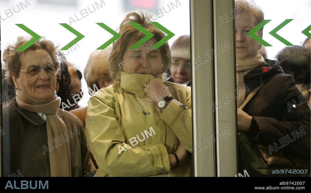 January 6, 2009. First day of sales at the Corte Inglés.
