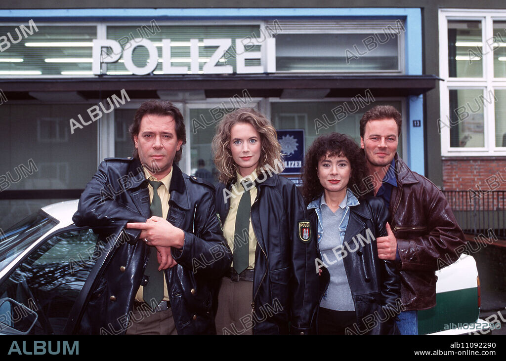The team of the 14th Großstadt-Revier: / Dirk (JAN FEDDER, / Anna Bergmann (DOROTHEA SCHENK), / Harry (MARIA KETIKIDOU) and Henning (TILL DEMTRÖDER). / Headline: GROßSTADTREVIER / D 1998.