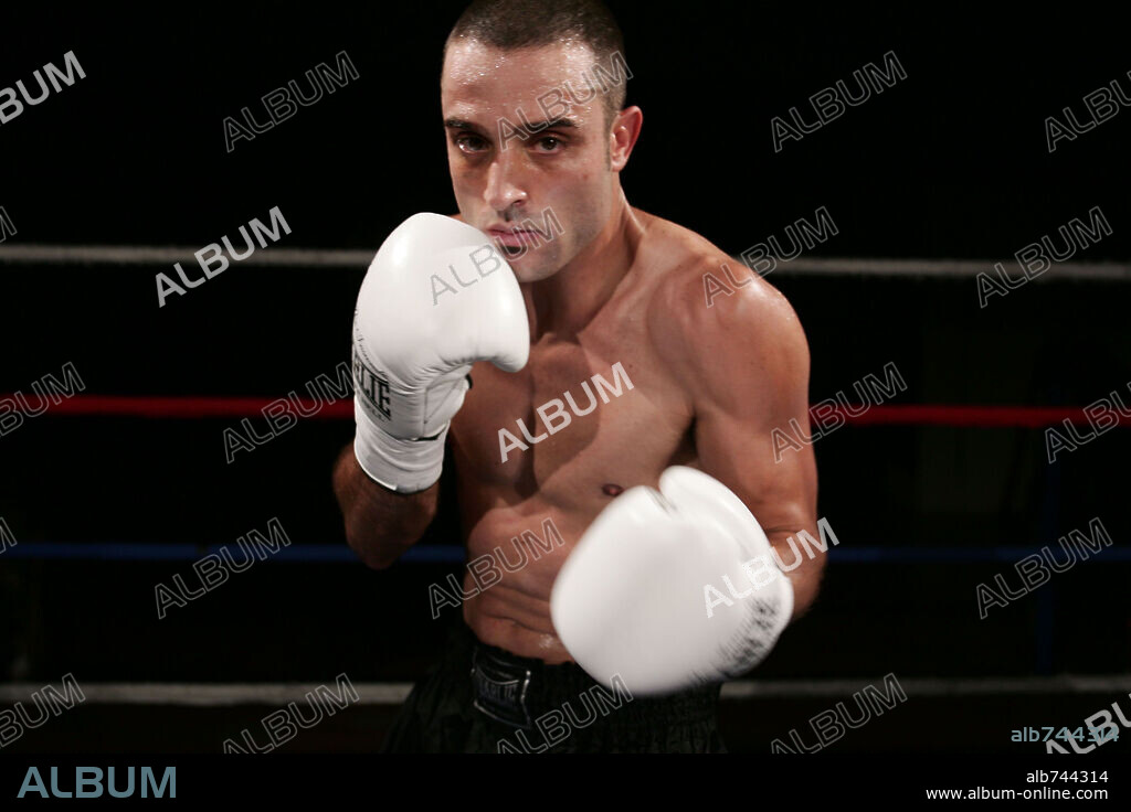 DANIEL GUZMAN in A GOLPES, 2005, directed by JUAN VICENTE CORDOBA. Copyright ENRIQUE CEREZO PRODUCCIONES.