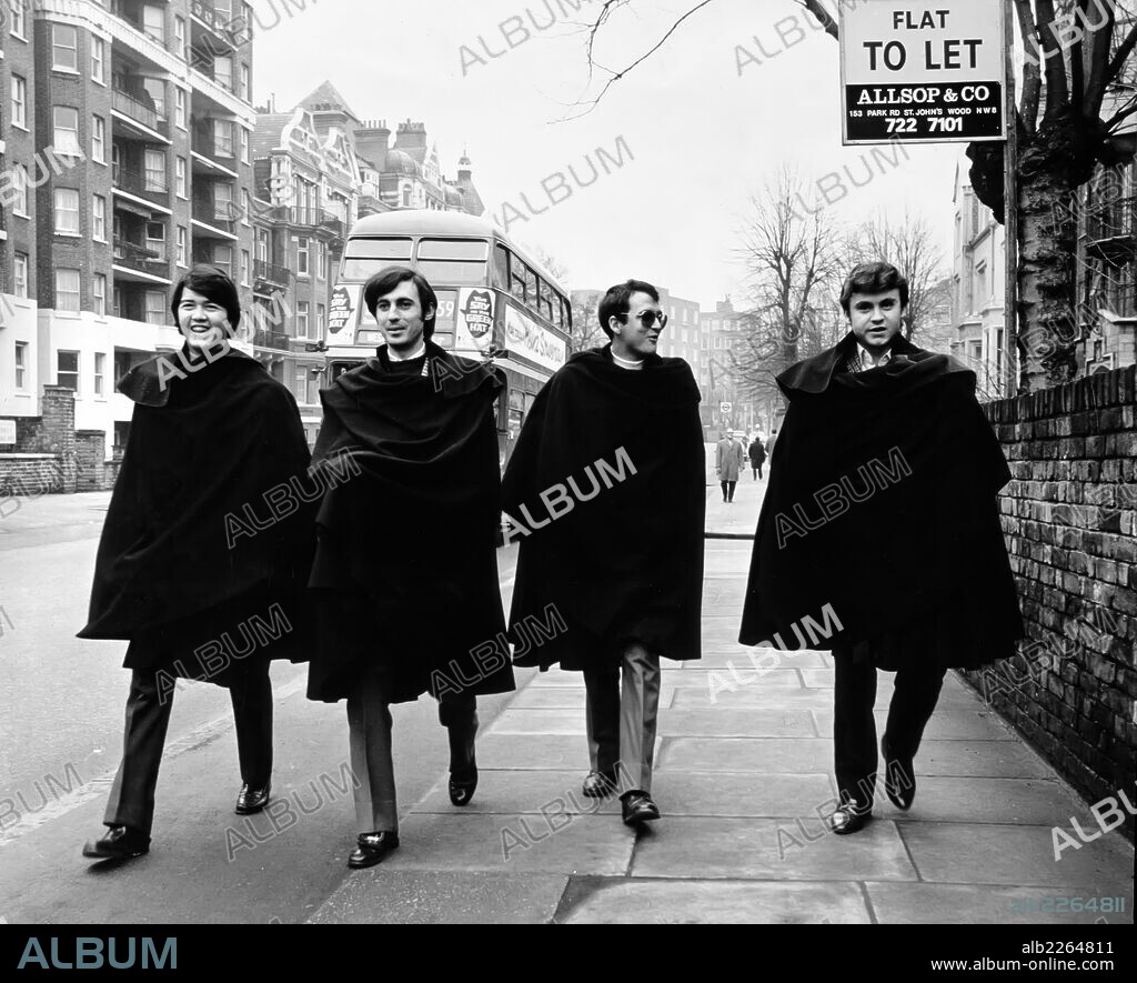 LOS BRINCOS. GRUPO MUSICAL ESPAÑOL. FERNANDO ARBEX , JUAN PARDO , MANOLO GONZALEZ , ANTONIO MORALES " JUNIOR ".. GRABACION DE SU PRIMER DISCO .. LONDRES 1967.