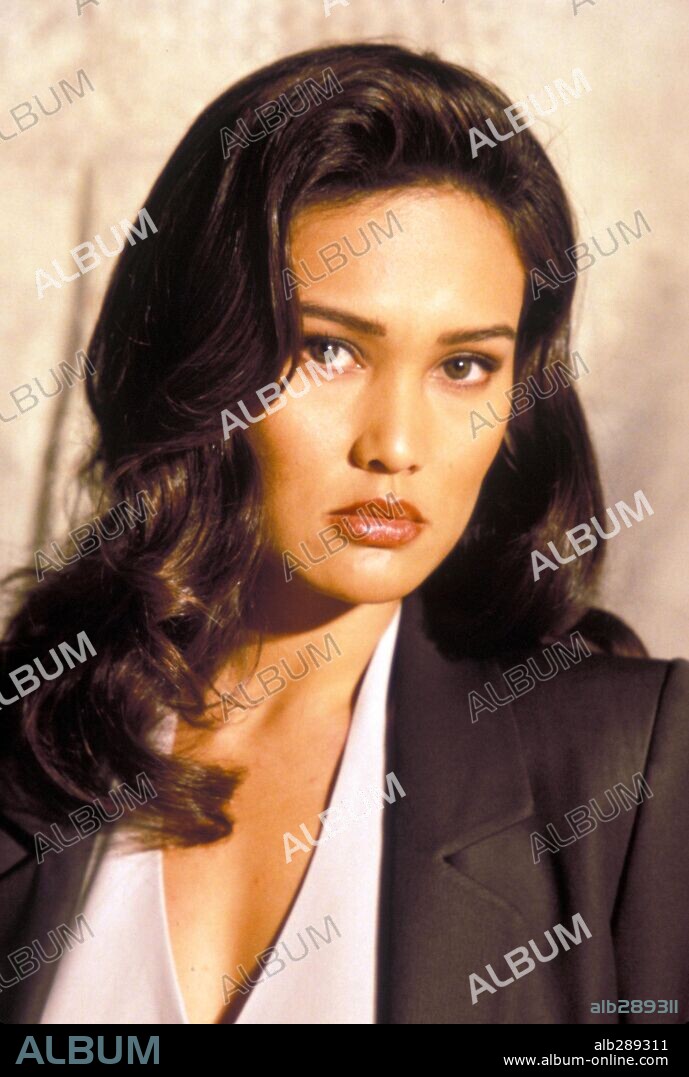 TIA CARRERE in TRUE LIES, 1994, directed by JAMES CAMERON. Copyright 20TH CENTURY FOX.