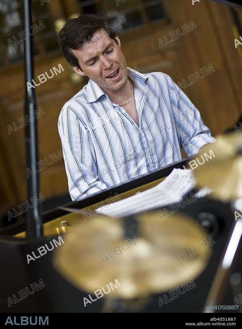 Gwilym Simcock with Tim Garland's Lighthouse Trio, Newcastle University, April 2009.