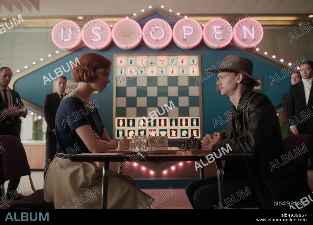 ANYA TAYLOR-JOY und THOMAS BRODIE-SANGSTER in DAS DAMENGAMBIT, 2020 (THE QUEEN'S GAMBIT), unter der Regie von ALLAN SCOTT und SCOTT FRANK. Copyright FILMCRAFT/WONDERFUL FILMS/NETFLIX.