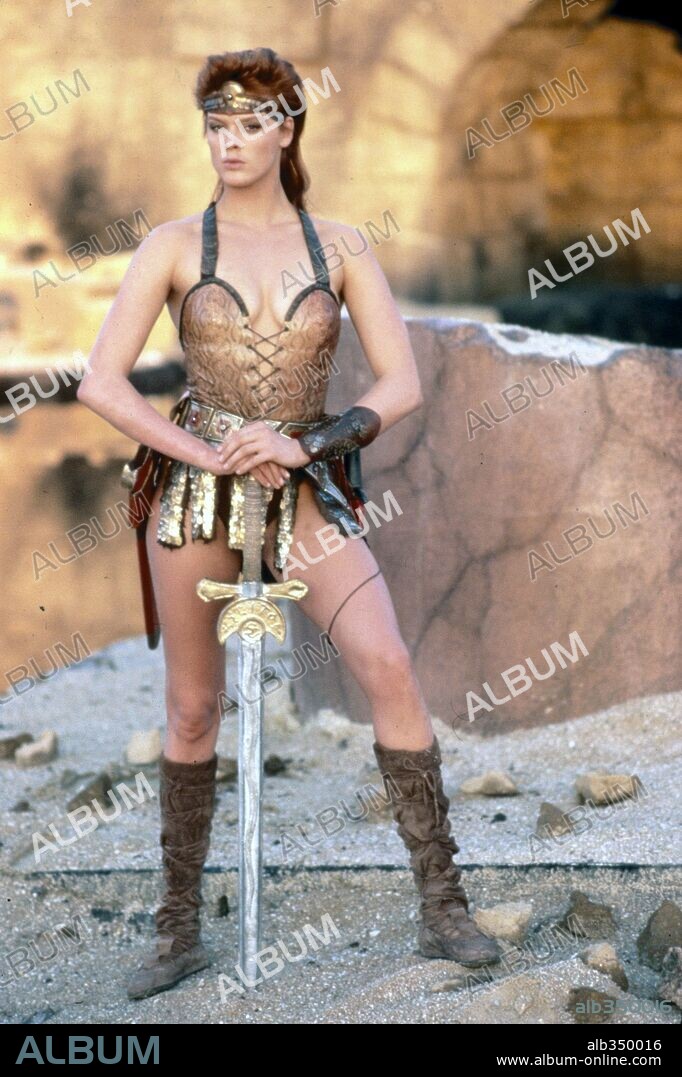 BRIGITTE NIELSEN dans KALIDOR - LA LÉGENDE DU TALISMAN, 1985 (RED SONJA), réalisé par RICHARD FLEISCHER. Copyright M.G.M/UNITED ARTIST / SCHAPIRO, STEVE.