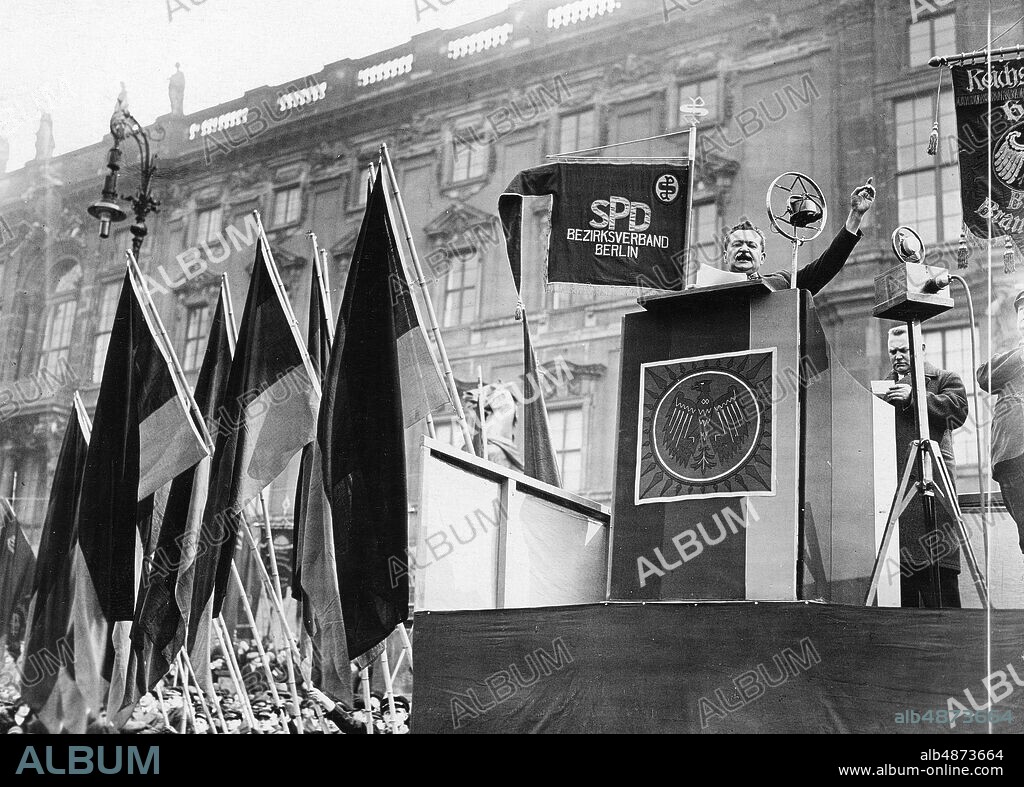 GERMANY 1932-03-06. Orig. caption ... THE IRON FRONT IN THE LUSTGARTEN IN BERLIN On Sunday, March 6, the Iron Front took place in the Lustgarten in Berlin. The Social Democratic Reichtagsabg. Otto Wels kept the claim and justified the Hindenburg slogan of the Iron Front. Claim of the Reichtagsabg. Otto Wels. Photo: AB Text & Bilder / SVT / Code: 5600 Folder: 5-min Germany 1925-32 12: Valen 1932 Note. O Wels, 1873-1939, German Social Democratic politician. The Eiserne Front was an anti-fascist united front that brought together, among others, trade unionists and social democrats, crushed by opponents in 1933 persons: OTTO WELS sites: BERLIN; GERMANY.