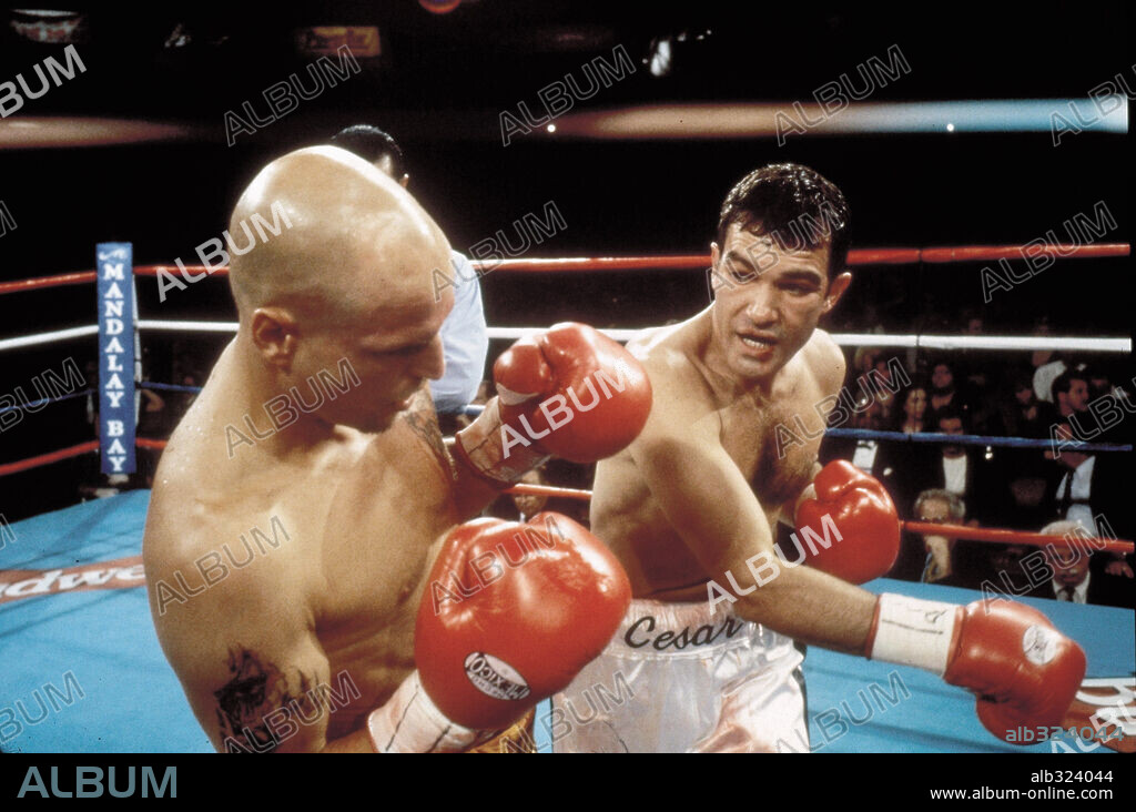 ANTONIO BANDERAS y WOODY HARRELSON en JUGANDO A TOPE, 1999 (PLAY IT TO THE BONE), dirigida por RON SHELTON. Copyright TOUCHSTONE PICTURES / BALDWIN, SIDNEY.