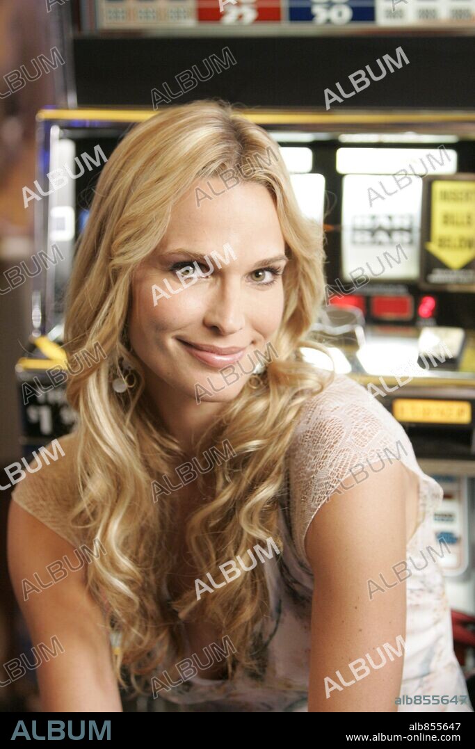 MOLLY SIMS en LAS VEGAS, 2003, dirigida por PETER MARKLE. Copyright NBC.