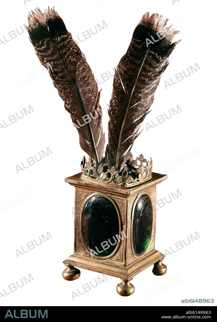 AUTOR LIBRE 01307. TINTERO CON PLUMAS DE PAVO REAL.