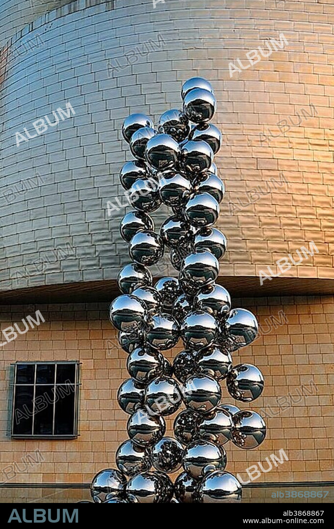 Guggenheim Museum, evening light, architect Frank Gehry, Tall Tree