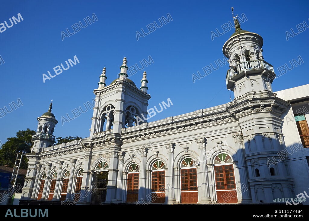 Mosque, Mawlamyine (Moulmein), Mon State, Myanmar (Burma), Asia.