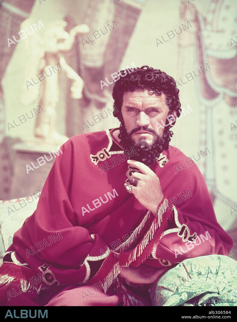 HARRY ANDREWS in ALEXANDER THE GREAT, 1956, directed by ROBERT ROSSEN. Copyright UNITED ARTISTS.