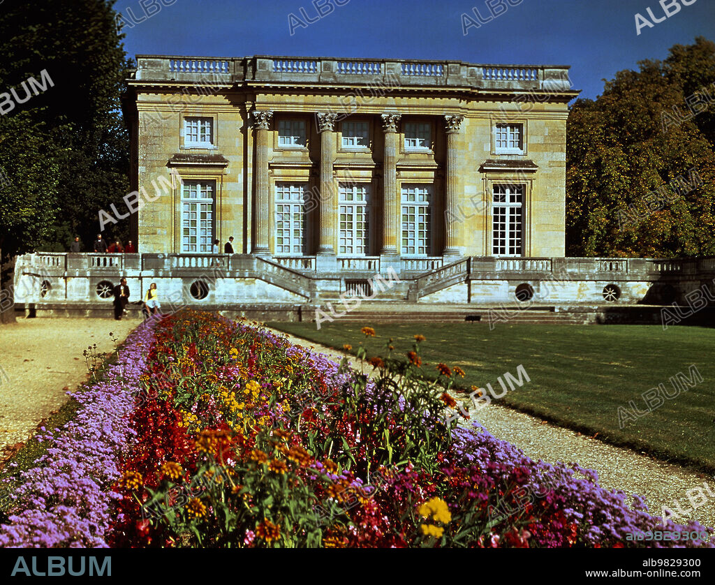 ANGE-JACQUES GABRIEL (1698-1782). EL PEQUENO TRIANON Y EL JARDIN FRANCES - SIGLO XVIII - BARROCO FRANCES.